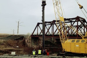 Строительство временного мостового перехода через реку